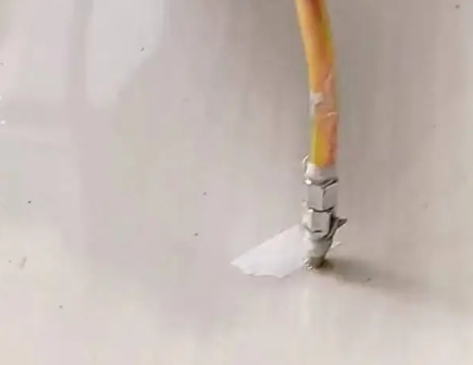昌黎瓷砖空鼓维修公司专业解答在瓷砖铺贴过程中，如果使用的砂料过粗（如全部使用了粗砂），可能会导致以下问题